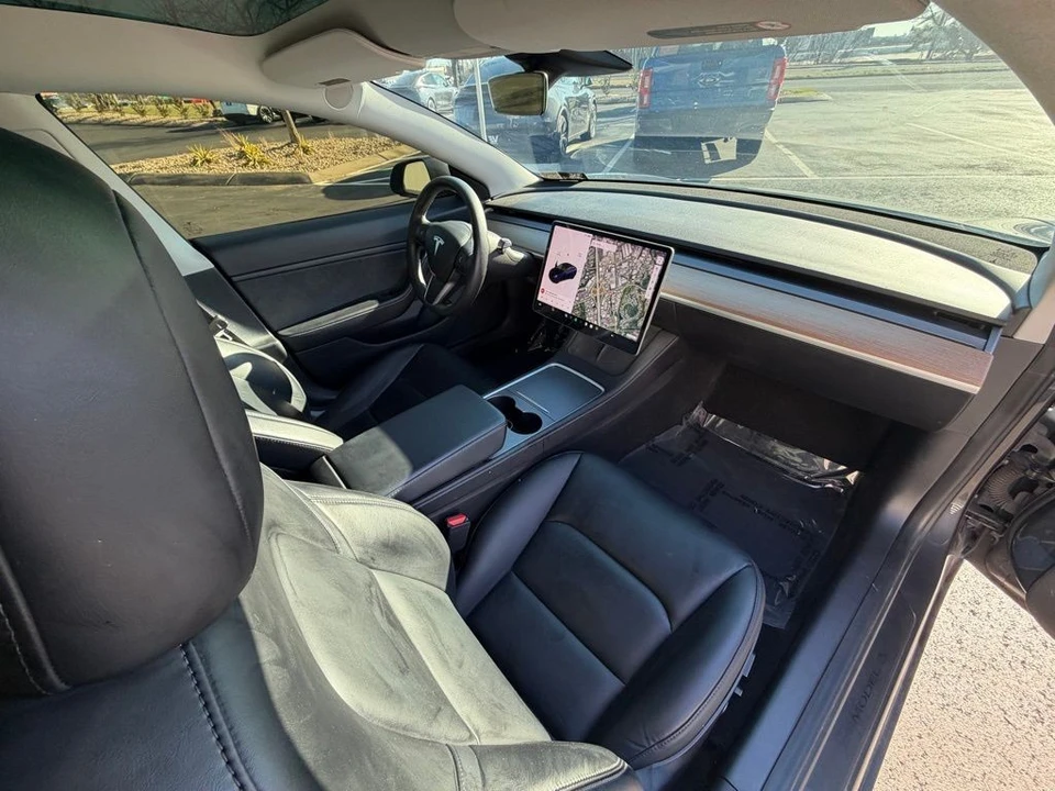 2021 Tesla Model 3 Performance - Image 11 of 14