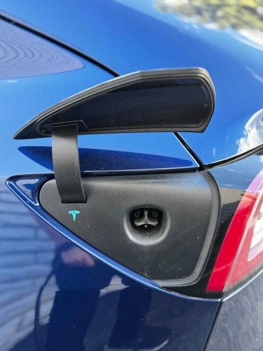 2021 Tesla Model 3 Performance - Image 18 of 31