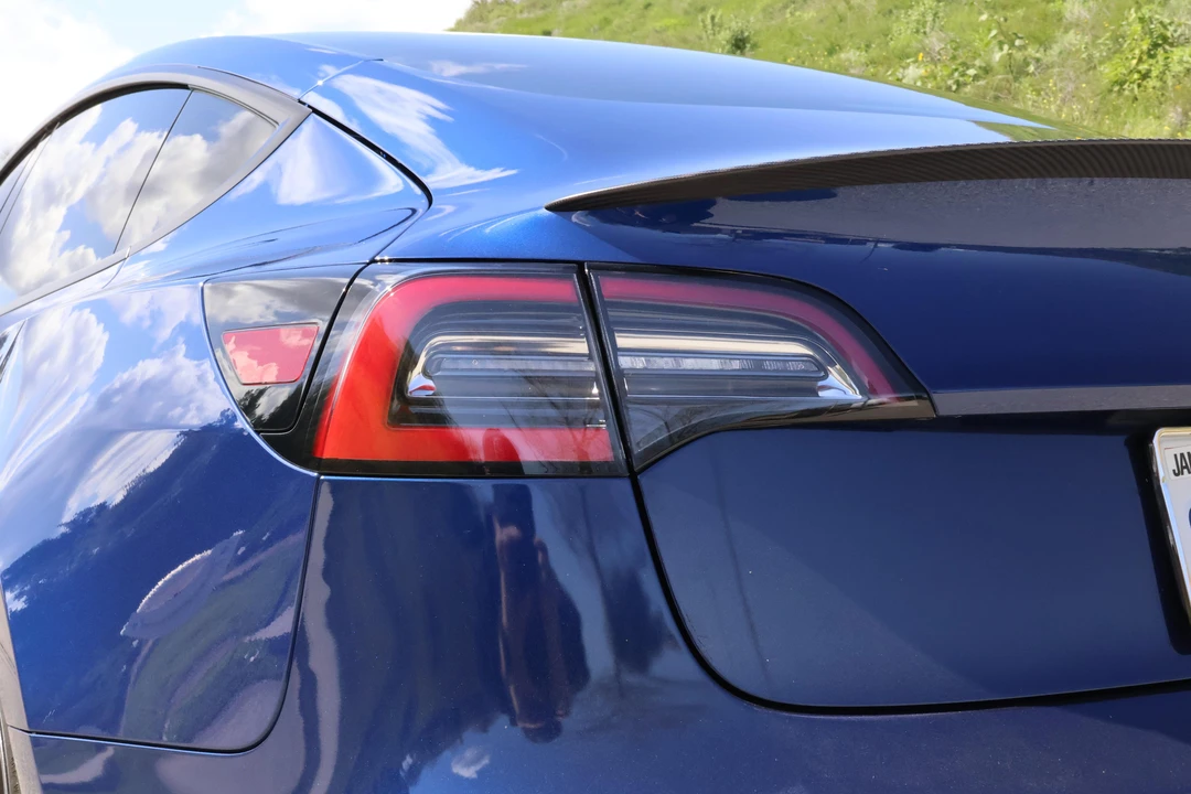 2021 Tesla Model 3 Performance - Image 19 of 31