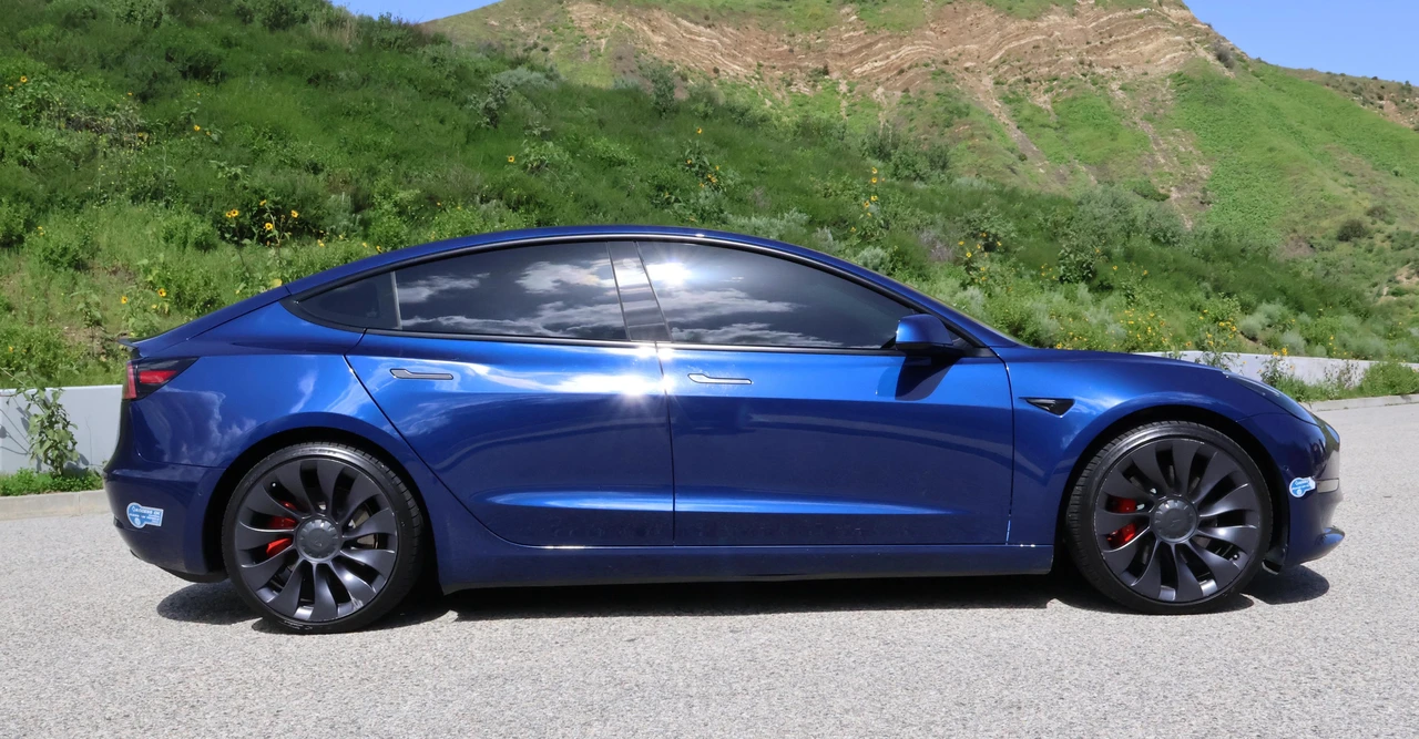 2021 Tesla Model 3 Performance - Image 9 of 31