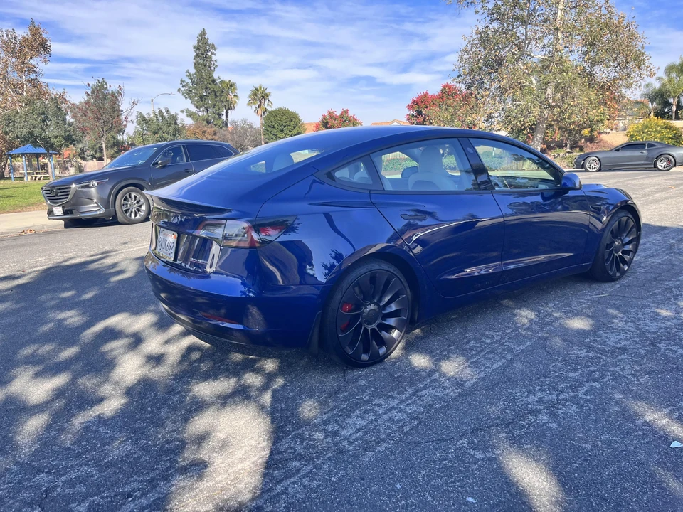 2021 Tesla Model 3 Performance - Image 17 of 31