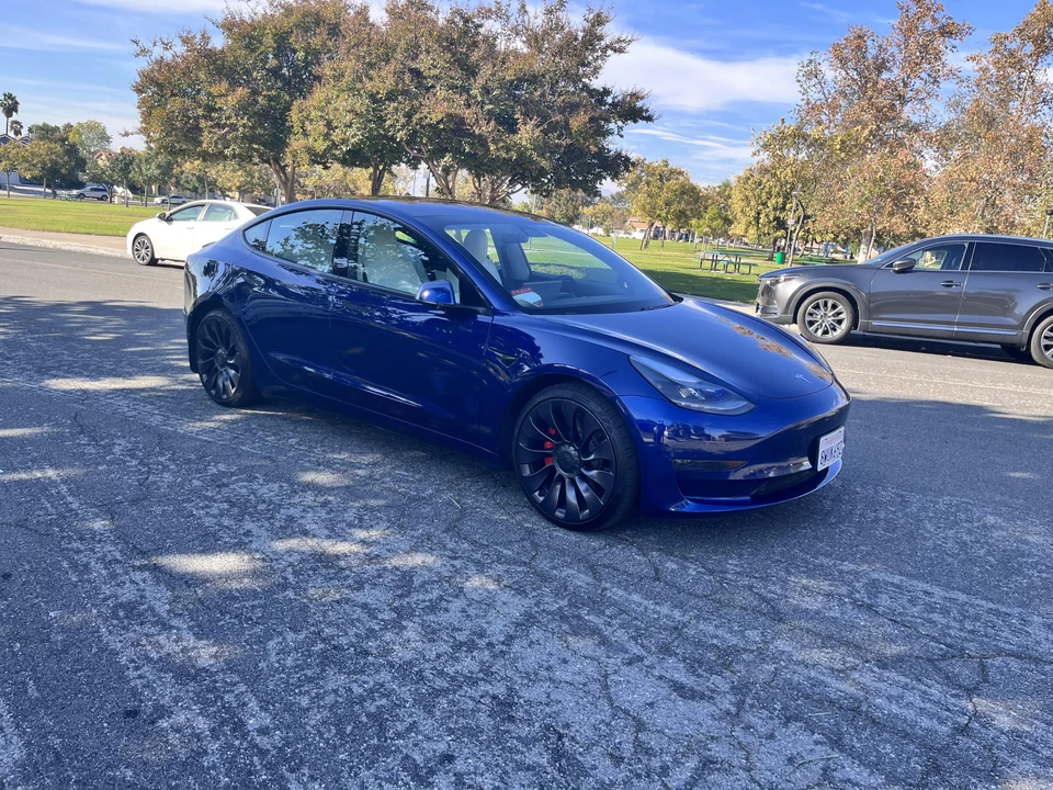 2021 Tesla Model 3 Performance - Image 21 of 31