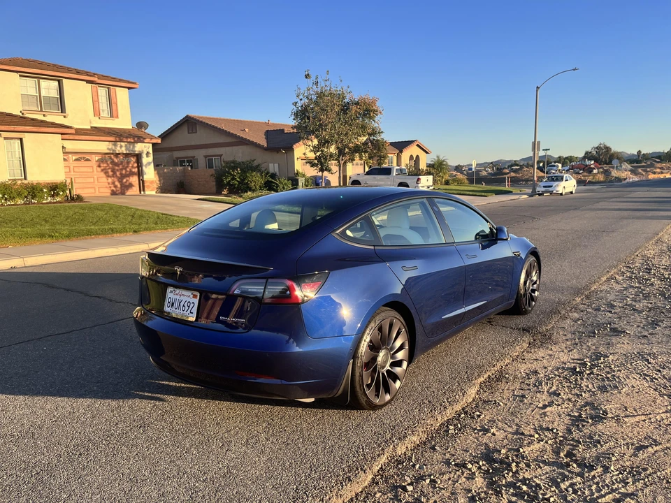 2021 Tesla Model 3 Performance - Image 29 of 31