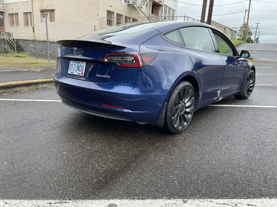 2021 Tesla Model 3 Performance - Image 19 of 31