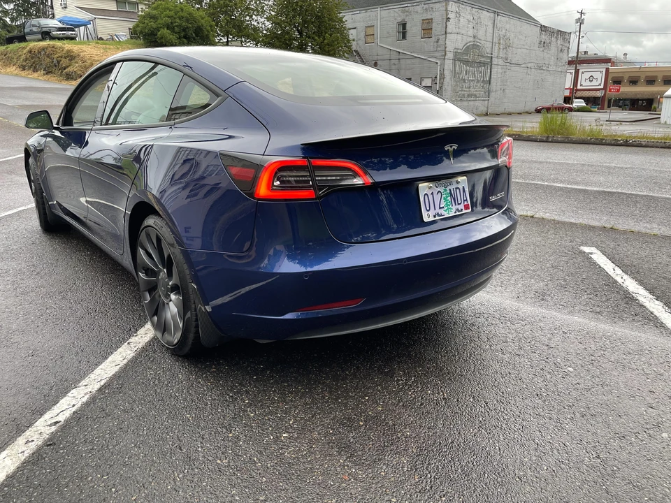 2021 Tesla Model 3 Performance - Image 15 of 31