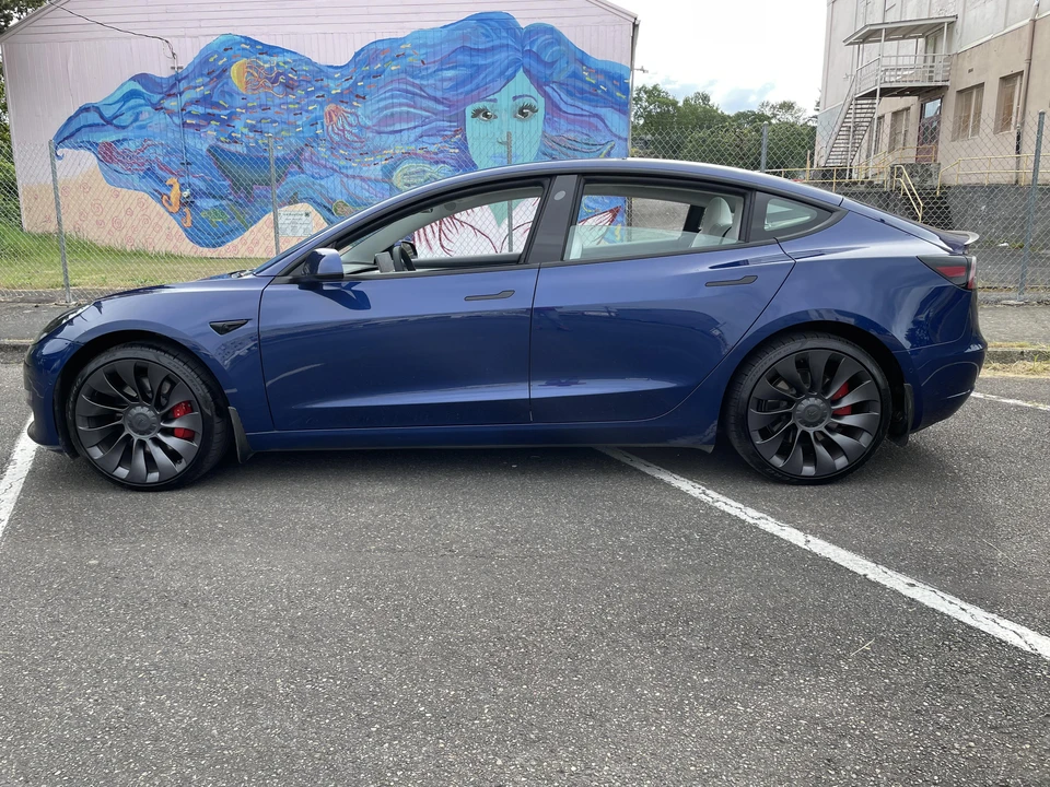 2021 Tesla Model 3 Performance - Image 12 of 31