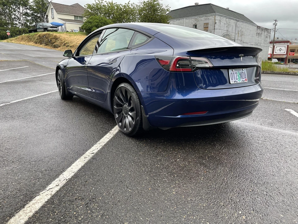 2021 Tesla Model 3 Performance - Image 16 of 31