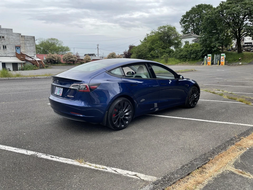 2021 Tesla Model 3 Performance - Image 20 of 31