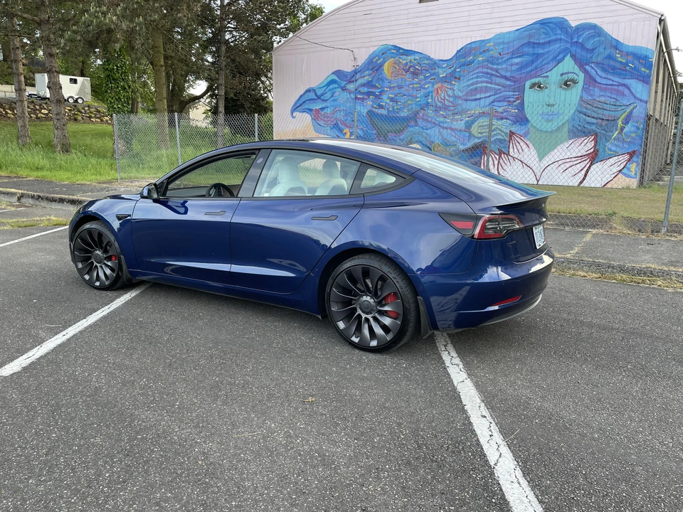 2021 Tesla Model 3 Performance - Image 13 of 31
