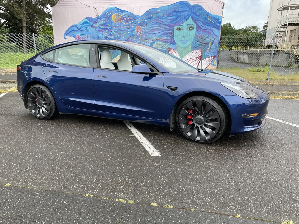 2021 Tesla Model 3 Performance - Image 21 of 31