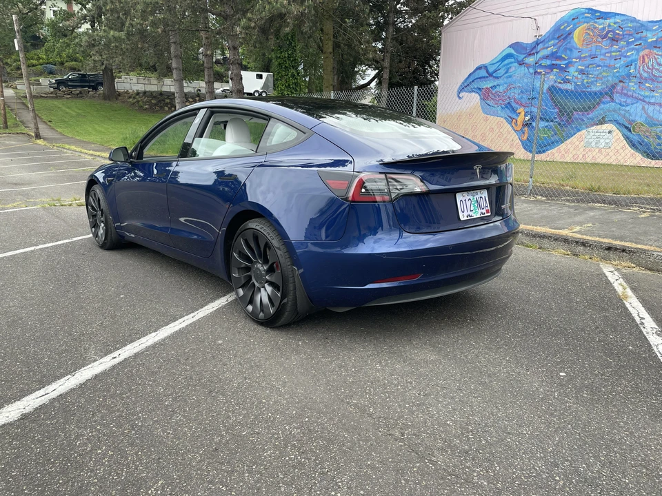 2021 Tesla Model 3 Performance - Image 14 of 31