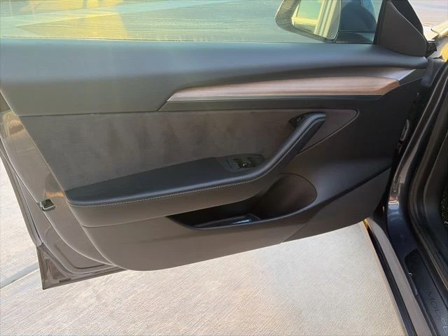 2021 Tesla Model 3 Performance - Image 11 of 21