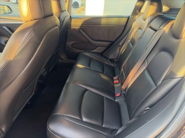 2021 Tesla Model 3 Performance - Image 16 of 21