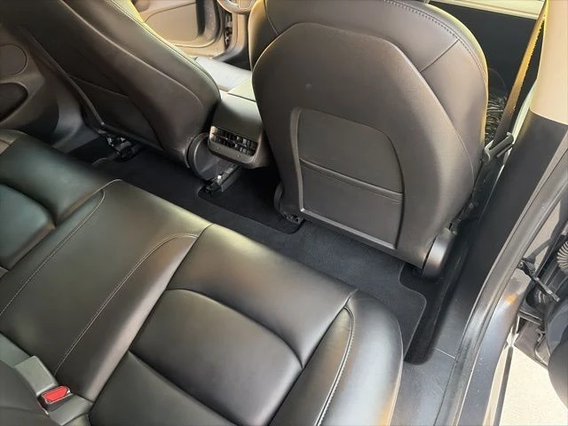 2021 Tesla Model 3 Performance - Image 19 of 21