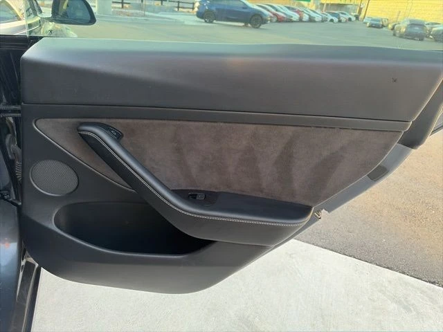 2021 Tesla Model 3 Performance - Image 18 of 21