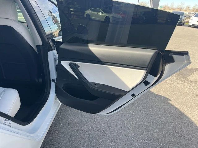 2021 Tesla Model 3 Performance - Image 18 of 21