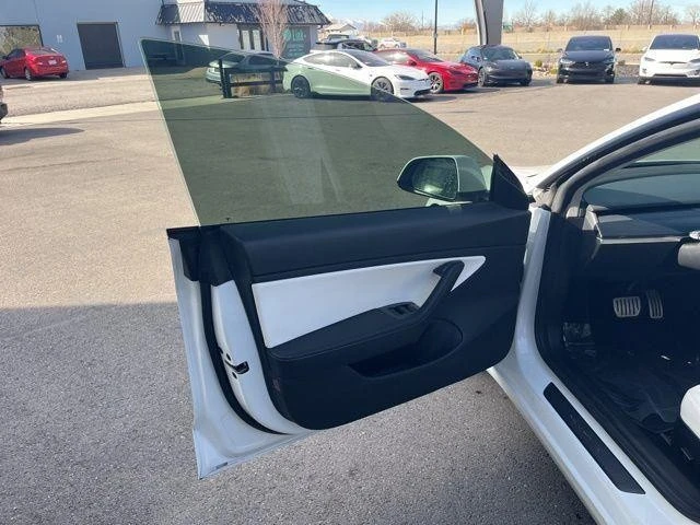 2021 Tesla Model 3 Performance - Image 9 of 21