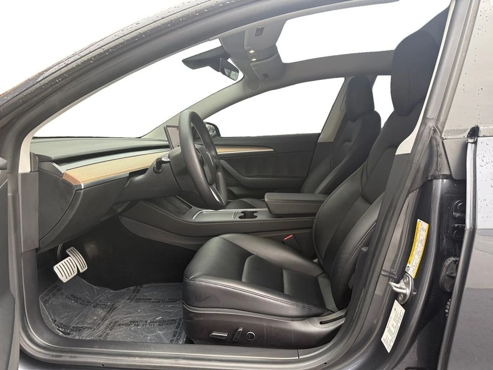 2021 Tesla Model 3 Performance - Image 13 of 21