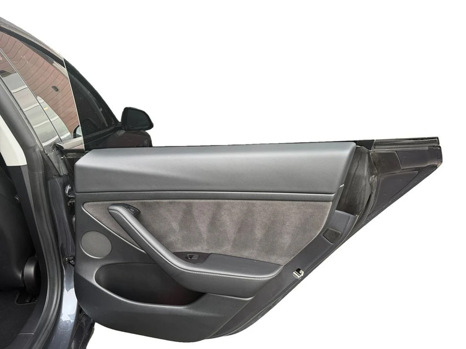 2021 Tesla Model 3 Performance - Image 18 of 21