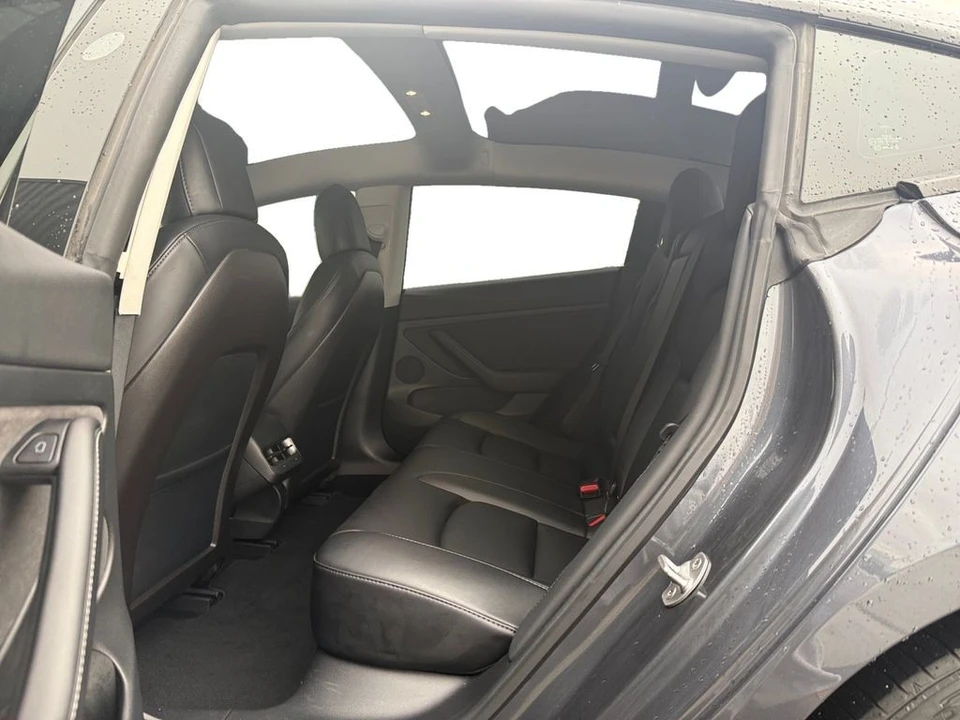 2021 Tesla Model 3 Performance - Image 16 of 21