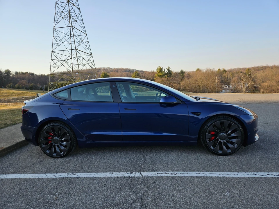 2021 Tesla Model 3 Performance - Image 26 of 31