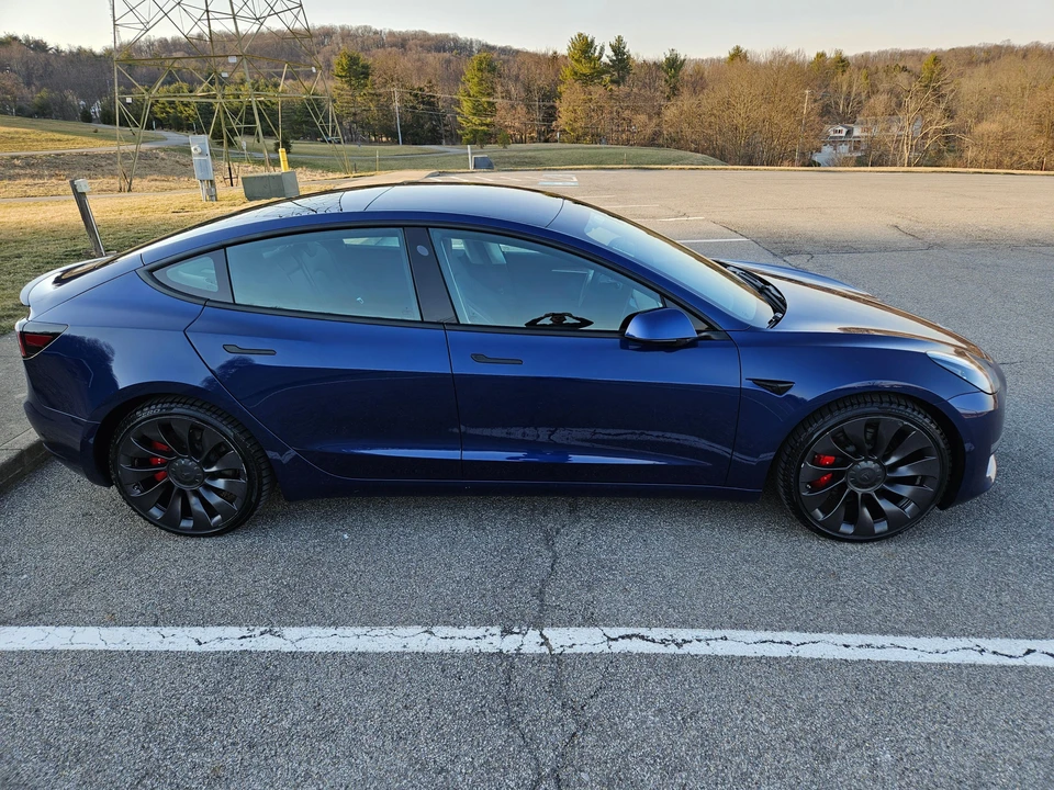 2021 Tesla Model 3 Performance - Image 27 of 31