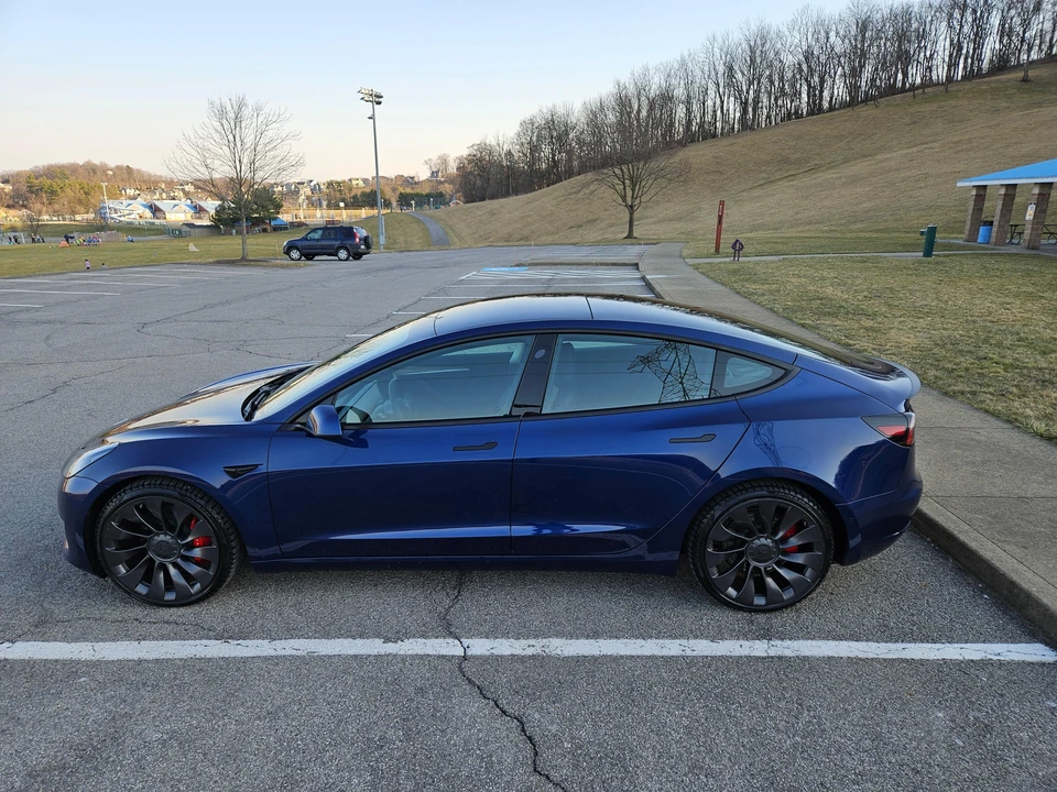 2021 Tesla Model 3 Performance - Image 12 of 31
