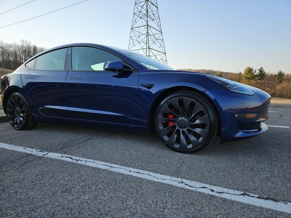 2021 Tesla Model 3 Performance - Image 28 of 31