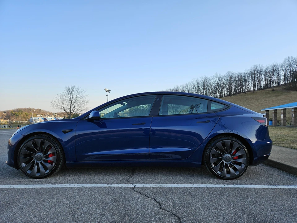 2021 Tesla Model 3 Performance - Image 15 of 31