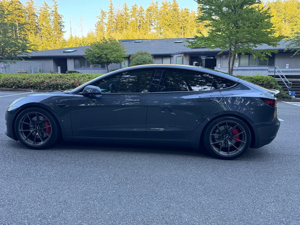 2021 Tesla Model 3 Performance - Image 11 of 31