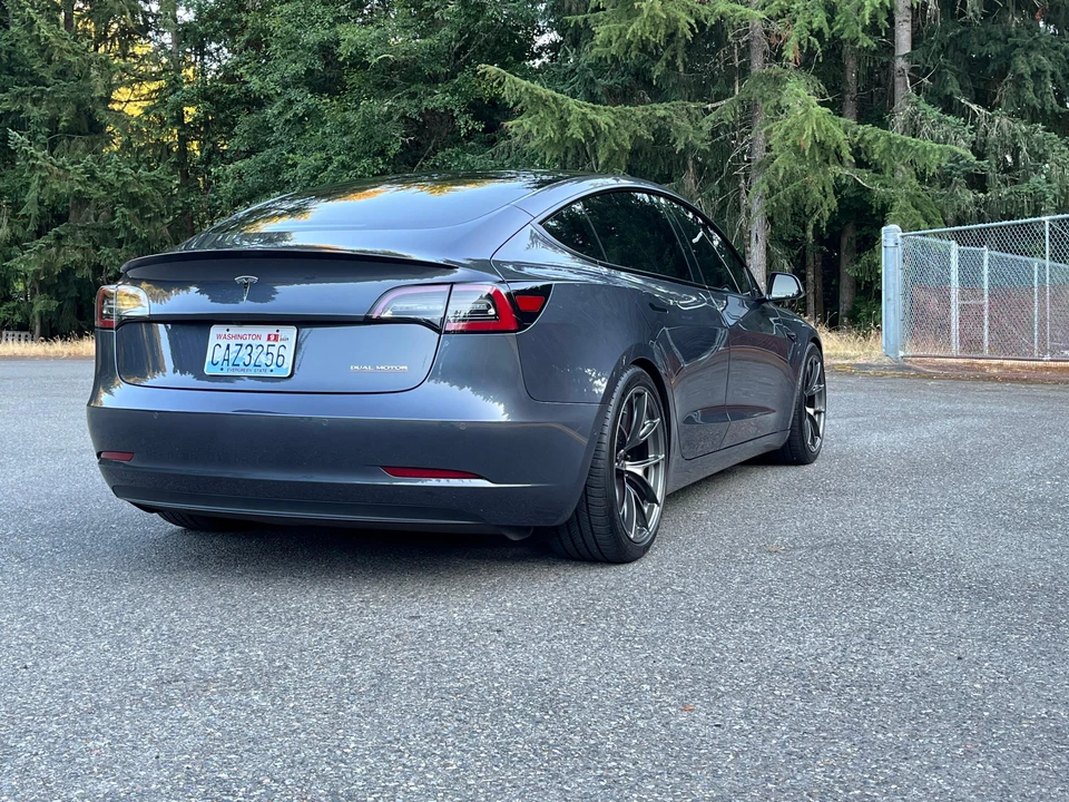 2021 Tesla Model 3 Performance - Image 16 of 31