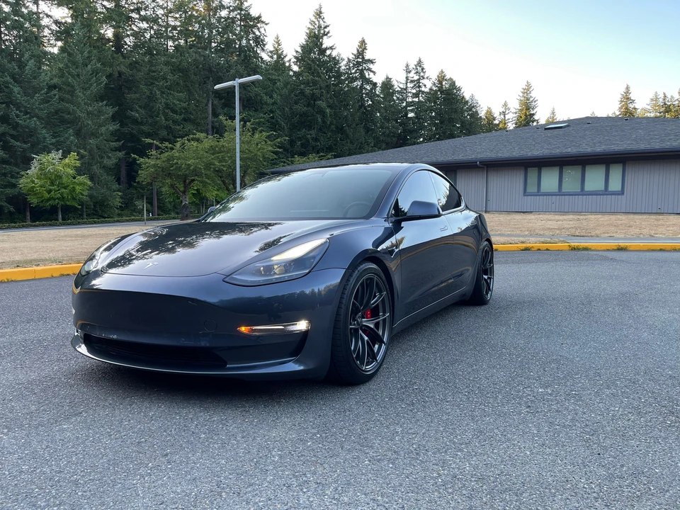 2021 Tesla Model 3 Performance - Image 9 of 31