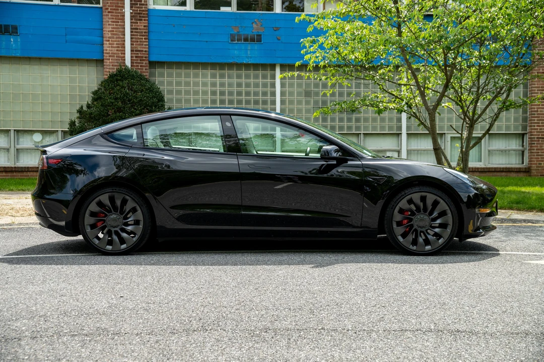 2021 Tesla Model 3 Performance - Image 18 of 31