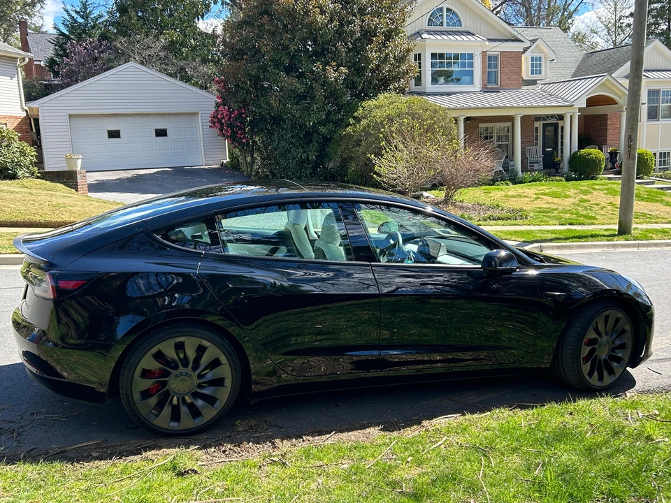 2021 Tesla Model 3 Performance - Image 17 of 31