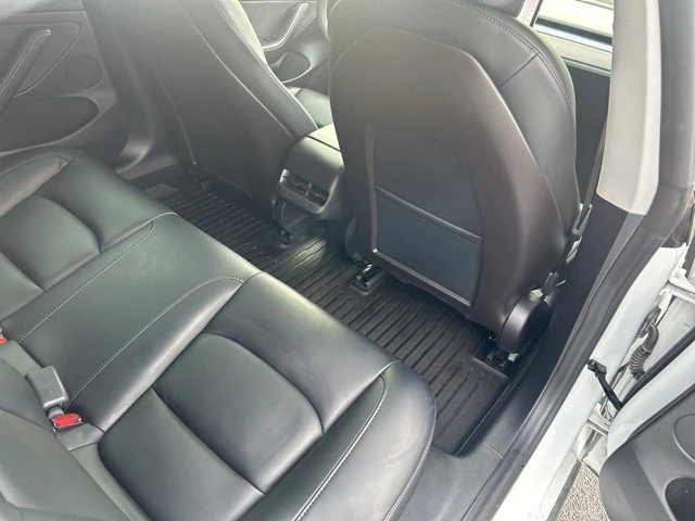 2021 Tesla Model 3 Performance - Image 19 of 21
