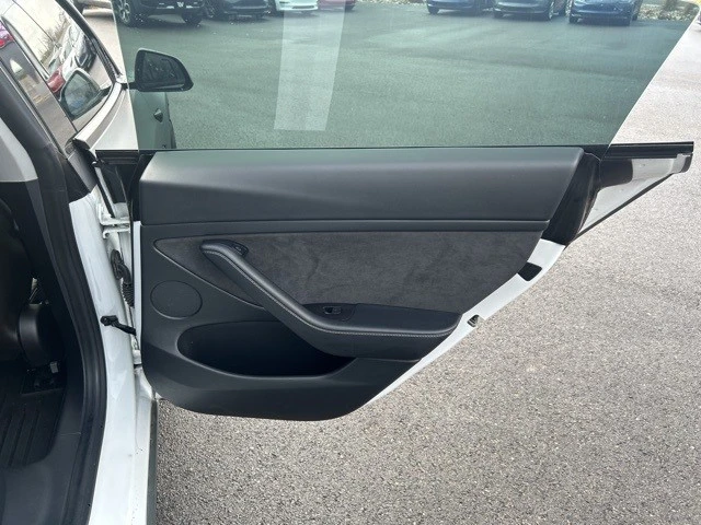2021 Tesla Model 3 Performance - Image 18 of 21