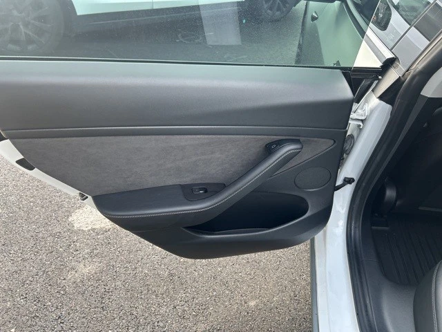 2021 Tesla Model 3 Performance - Image 14 of 21