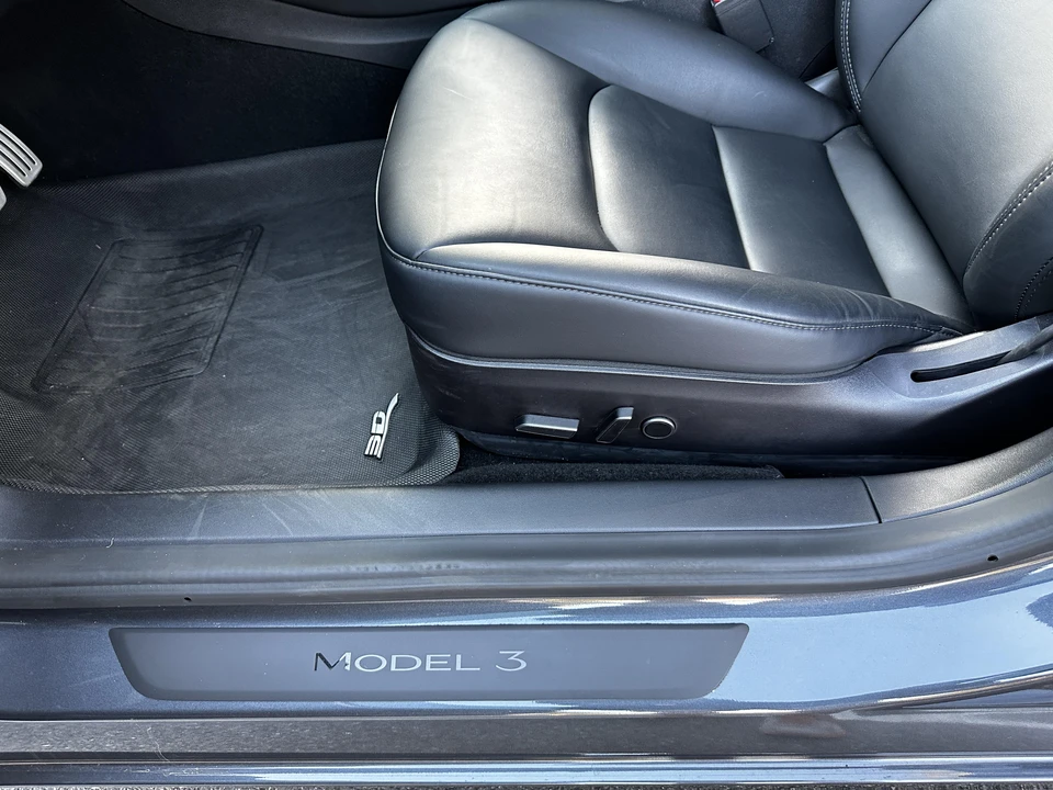 2021 Tesla Model 3 Performance - Image 29 of 31
