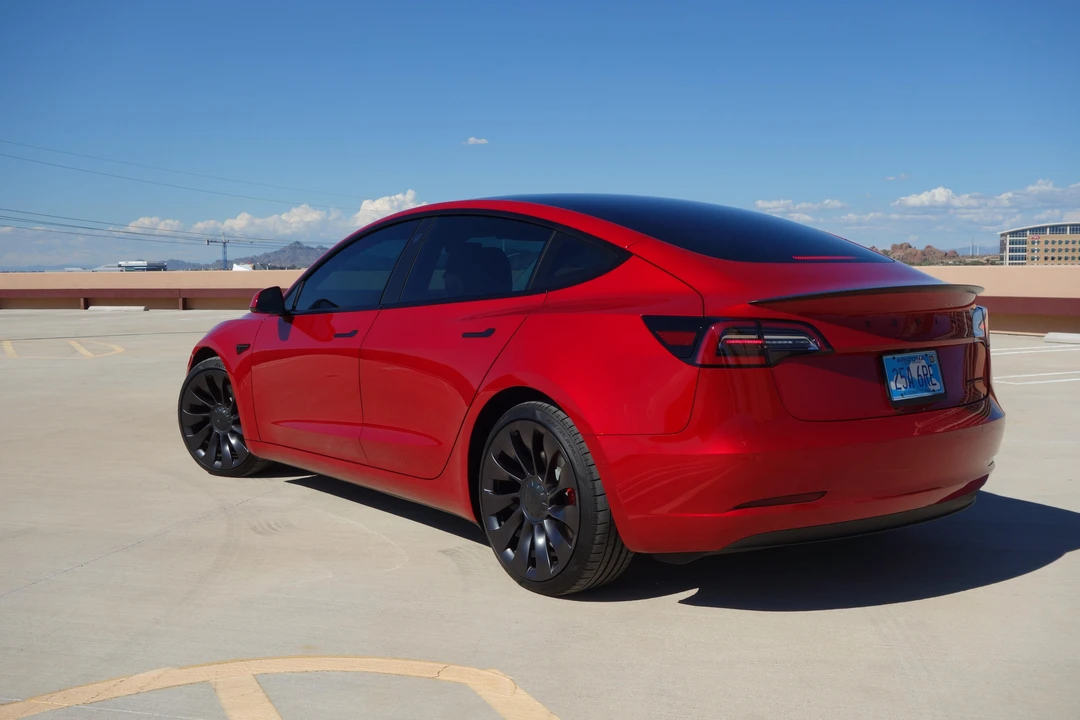 2021 Tesla Model 3 Performance - Image 19 of 31