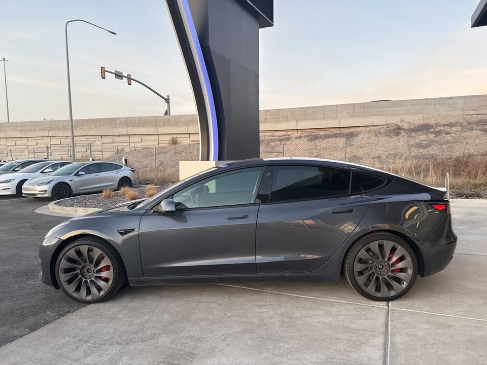 2021 Tesla Model 3 Performance - Image 4 of 21