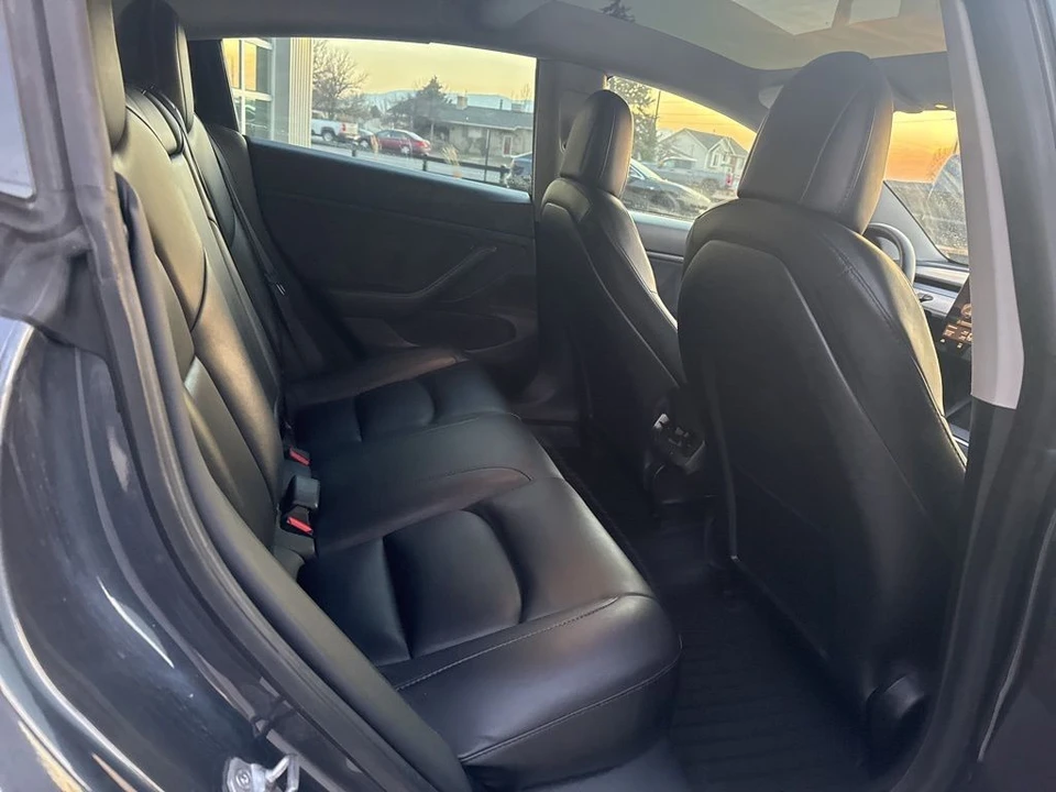 2021 Tesla Model 3 Performance - Image 19 of 21