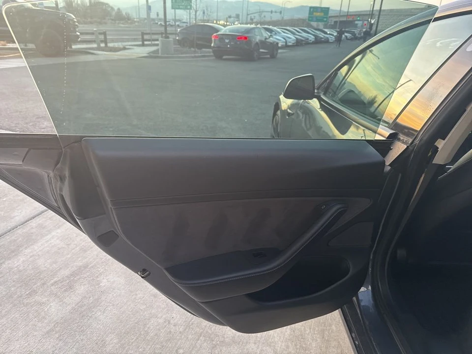 2021 Tesla Model 3 Performance - Image 13 of 21