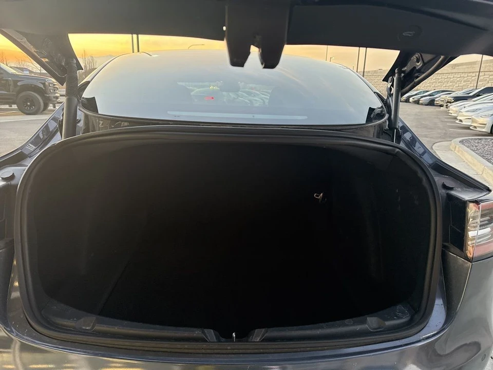 2021 Tesla Model 3 Performance - Image 16 of 21