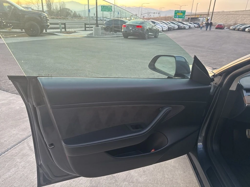 2021 Tesla Model 3 Performance - Image 10 of 21