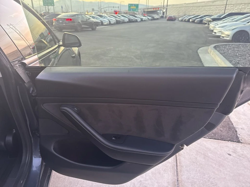 2021 Tesla Model 3 Performance - Image 17 of 21