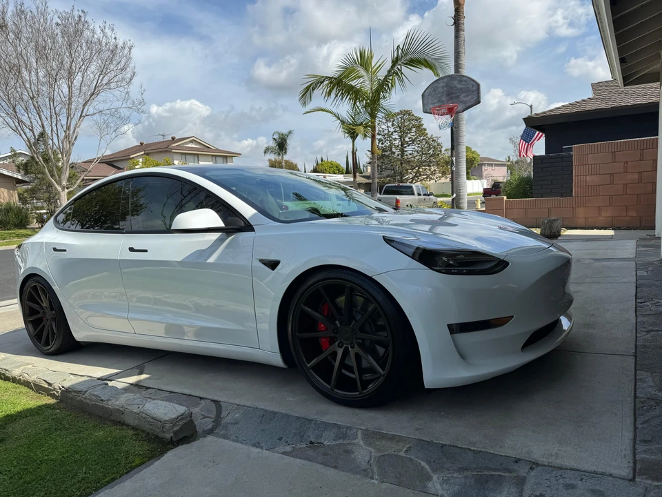 2021 Tesla Model 3 Performance - Image 28 of 31