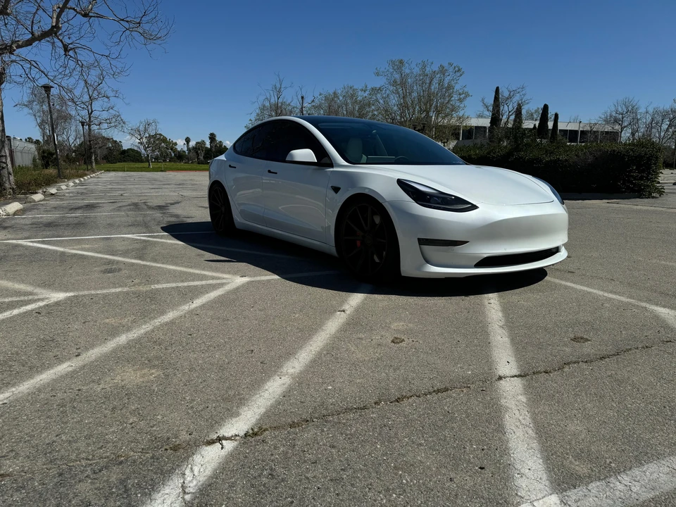 2021 Tesla Model 3 Performance - Image 29 of 31