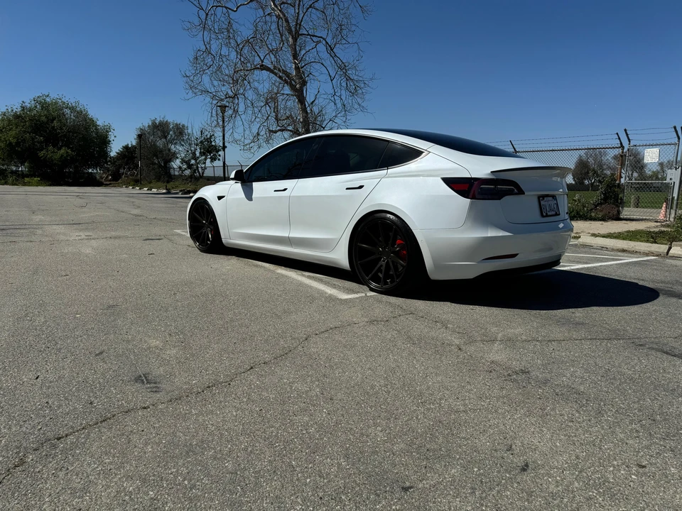 2021 Tesla Model 3 Performance - Image 15 of 31