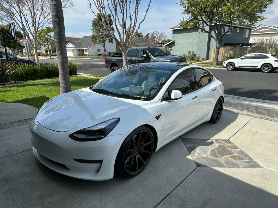 2021 Tesla Model 3 Performance - Image 9 of 31
