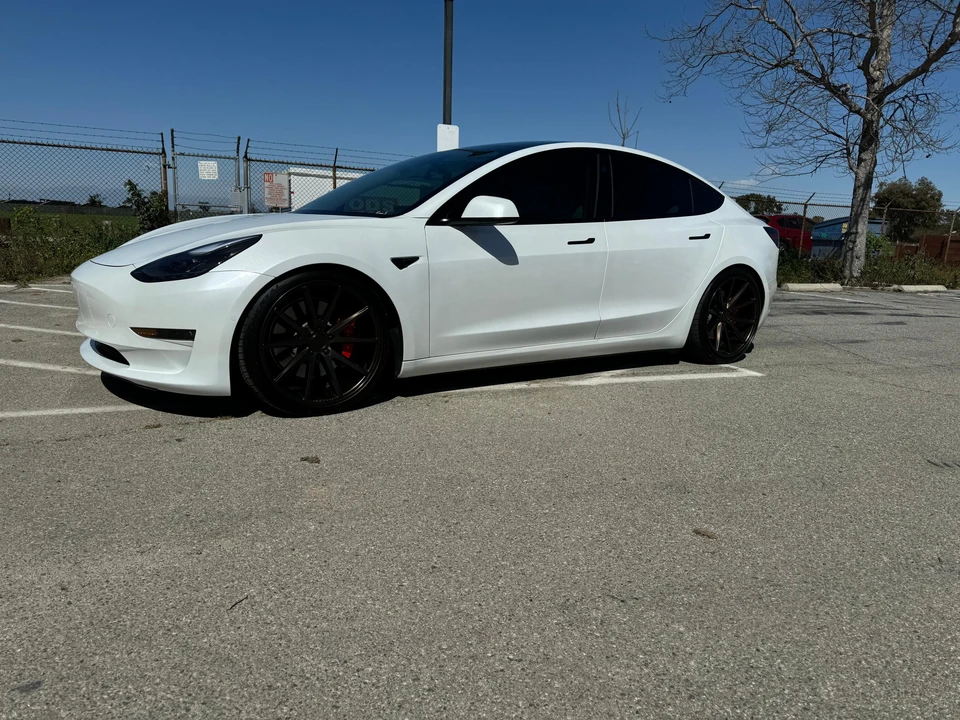 2021 Tesla Model 3 Performance - Image 10 of 31